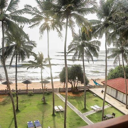 Blue Beach Hotel Wadduwa Extérieur photo
