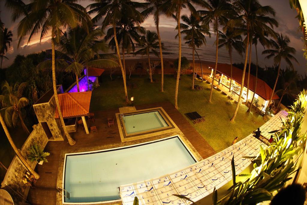 Blue Beach Hotel Wadduwa Extérieur photo