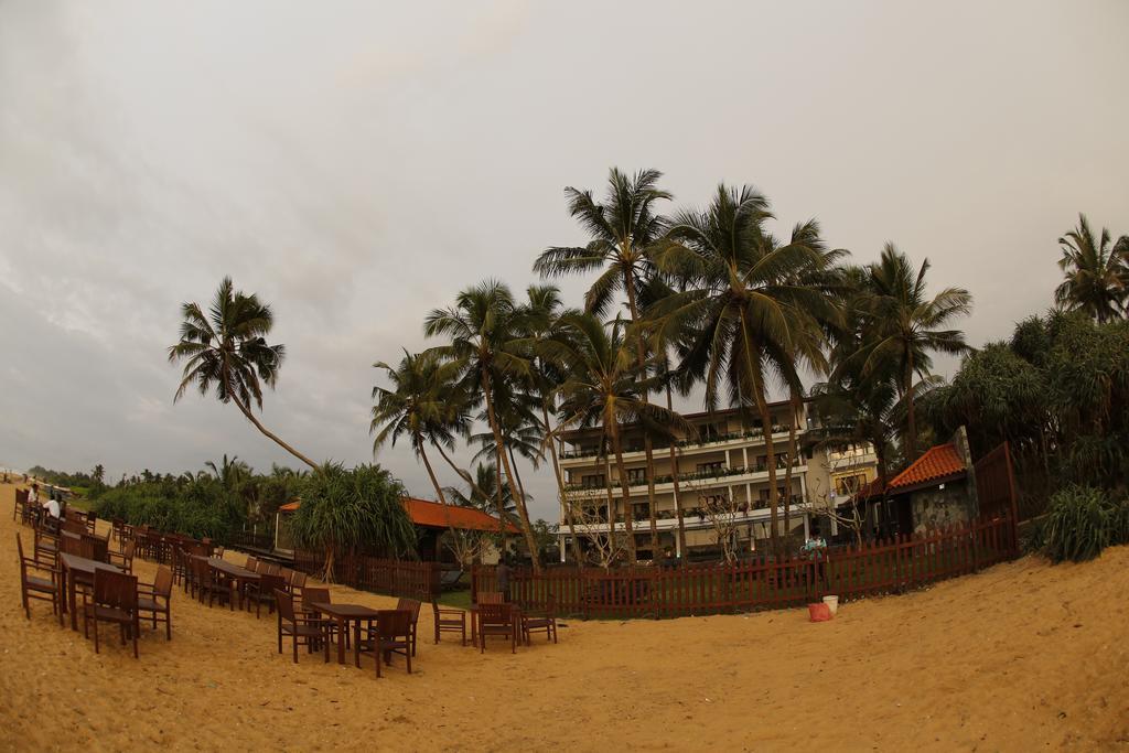 Blue Beach Hotel Wadduwa Extérieur photo