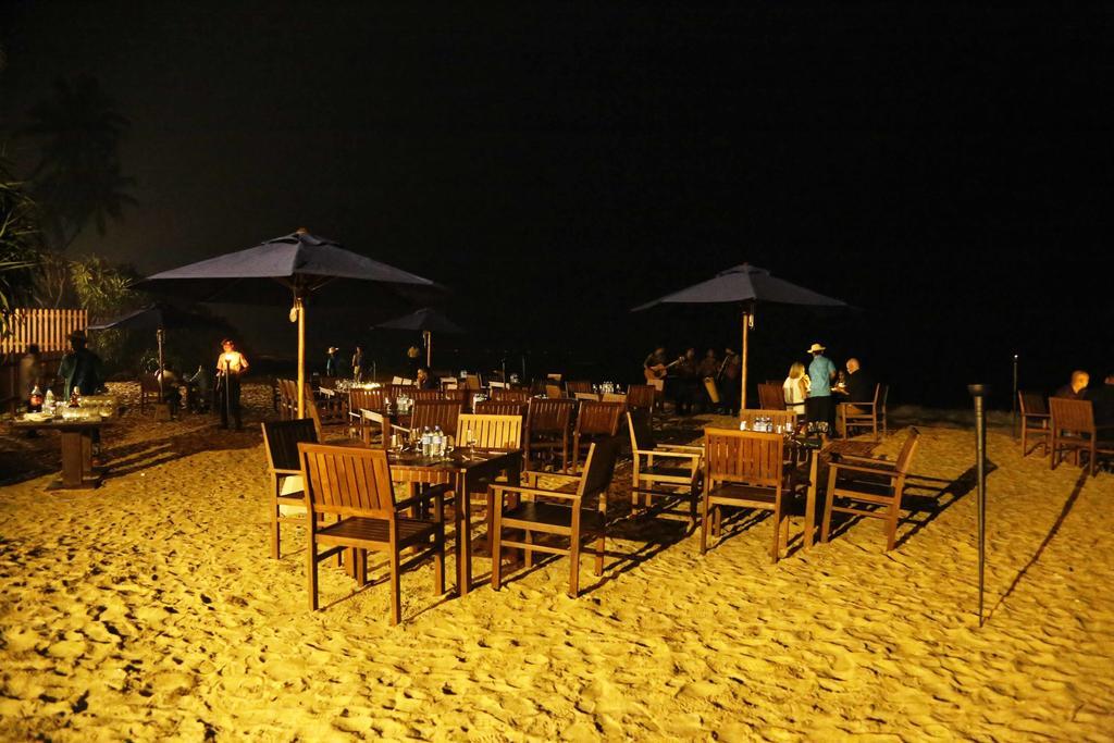 Blue Beach Hotel Wadduwa Extérieur photo