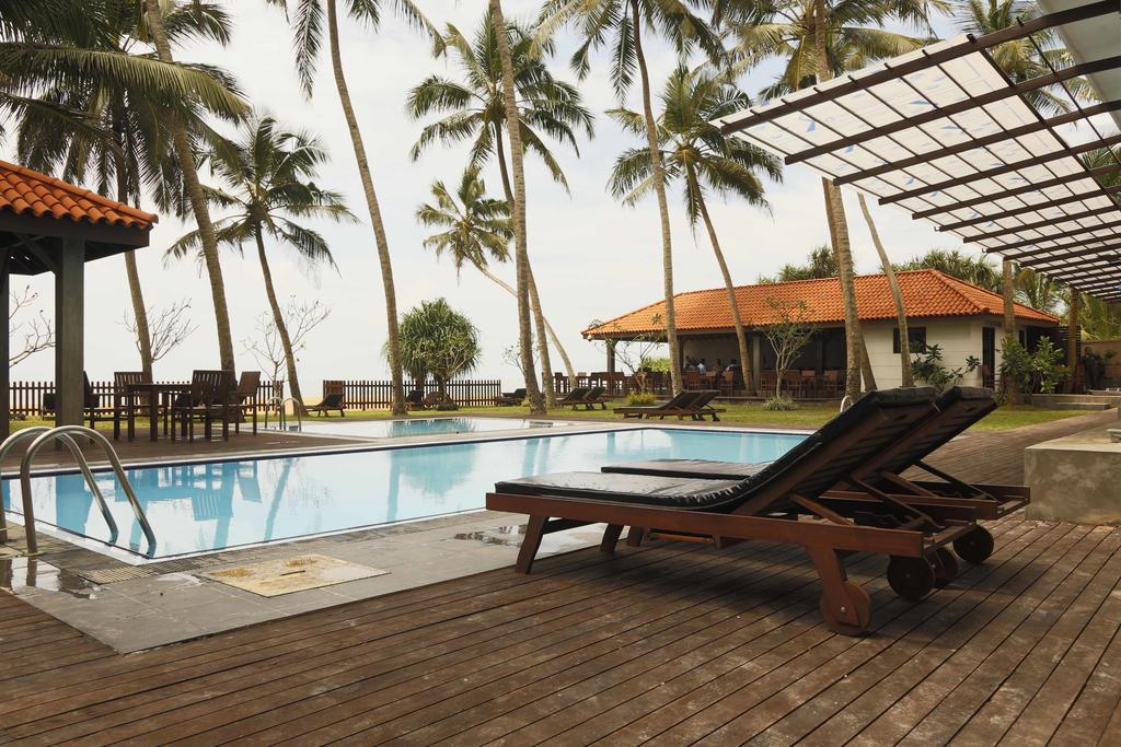 Blue Beach Hotel Wadduwa Extérieur photo