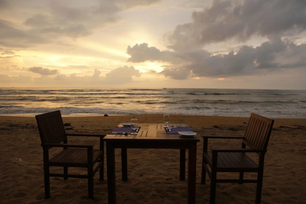 Blue Beach Hotel Wadduwa Extérieur photo